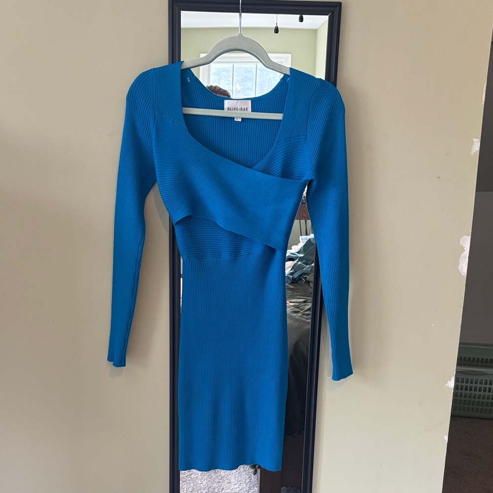 Olive & Oak Teal Long Sleeve Dress